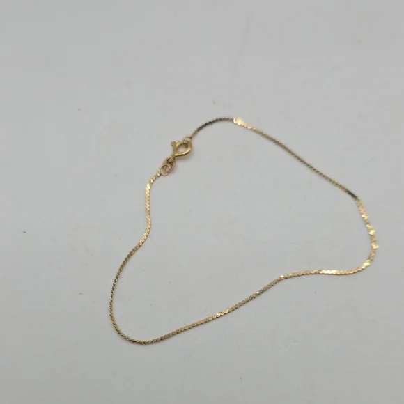 Elegant delicate 14k Gold Bracelet - Picture 3 of 5